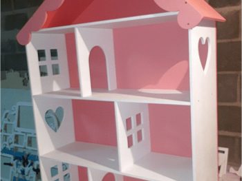 Кукольный дом с сердечками